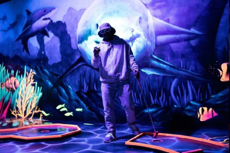 Betriebsfeier beim Minigolf in Kiel als Teamevent